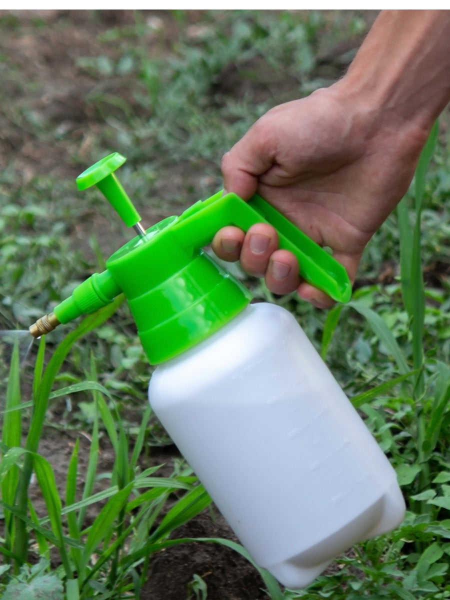 Total vs Selective Weed Killers: Which should you choose?